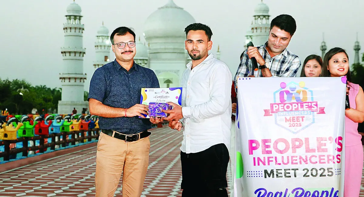 कार्यक्रम पीपुल्स मॉल स्थित ताजमहल परिसर में हुआ, जिसे मानसरोवर ग्लोबल यूनिवर्सिटी और सिग्मा कोलोना